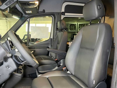 2026 Mercedes-Benz Sprinter Crew 2500 Standard Roof I4 Diesel HO 144 AWD