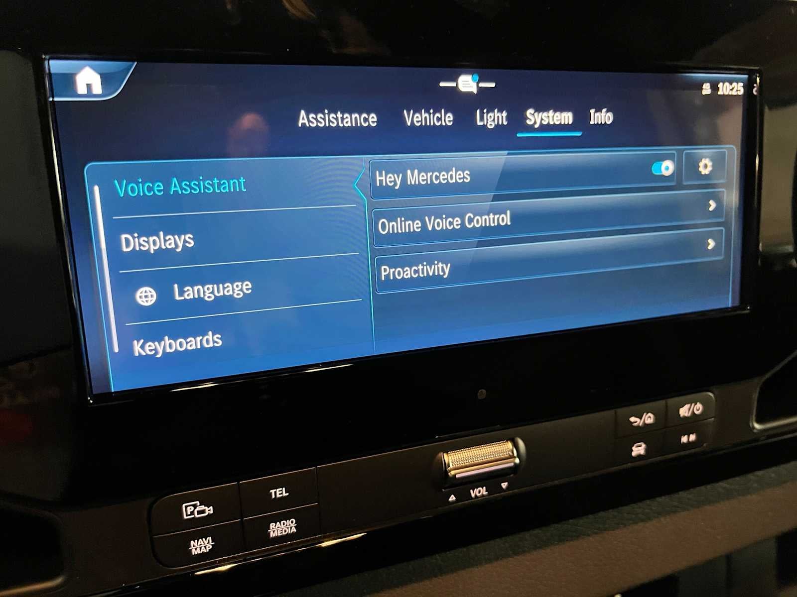 2026 Mercedes-Benz Sprinter Crew 2500 Standard Roof I4 Diesel HO 144 AWD