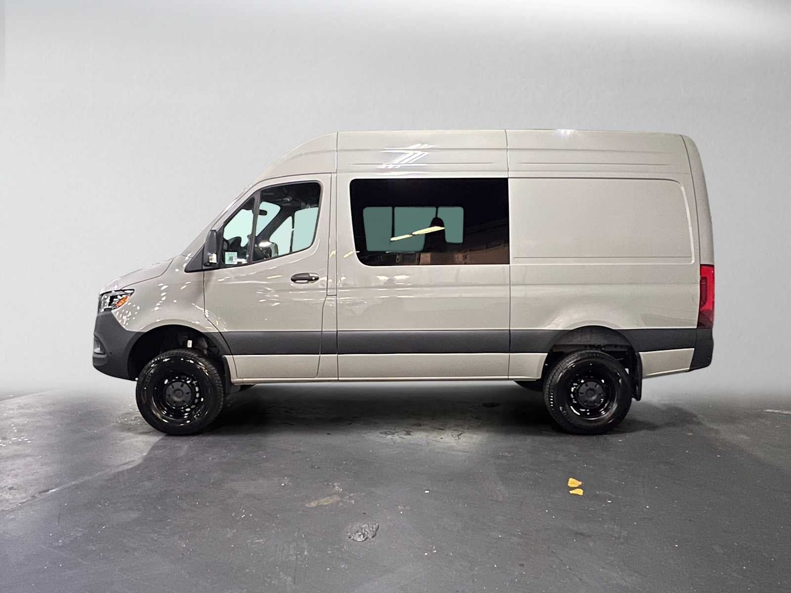 2026 Mercedes-Benz Sprinter Crew 2500 Standard Roof I4 Diesel HO 144 AWD