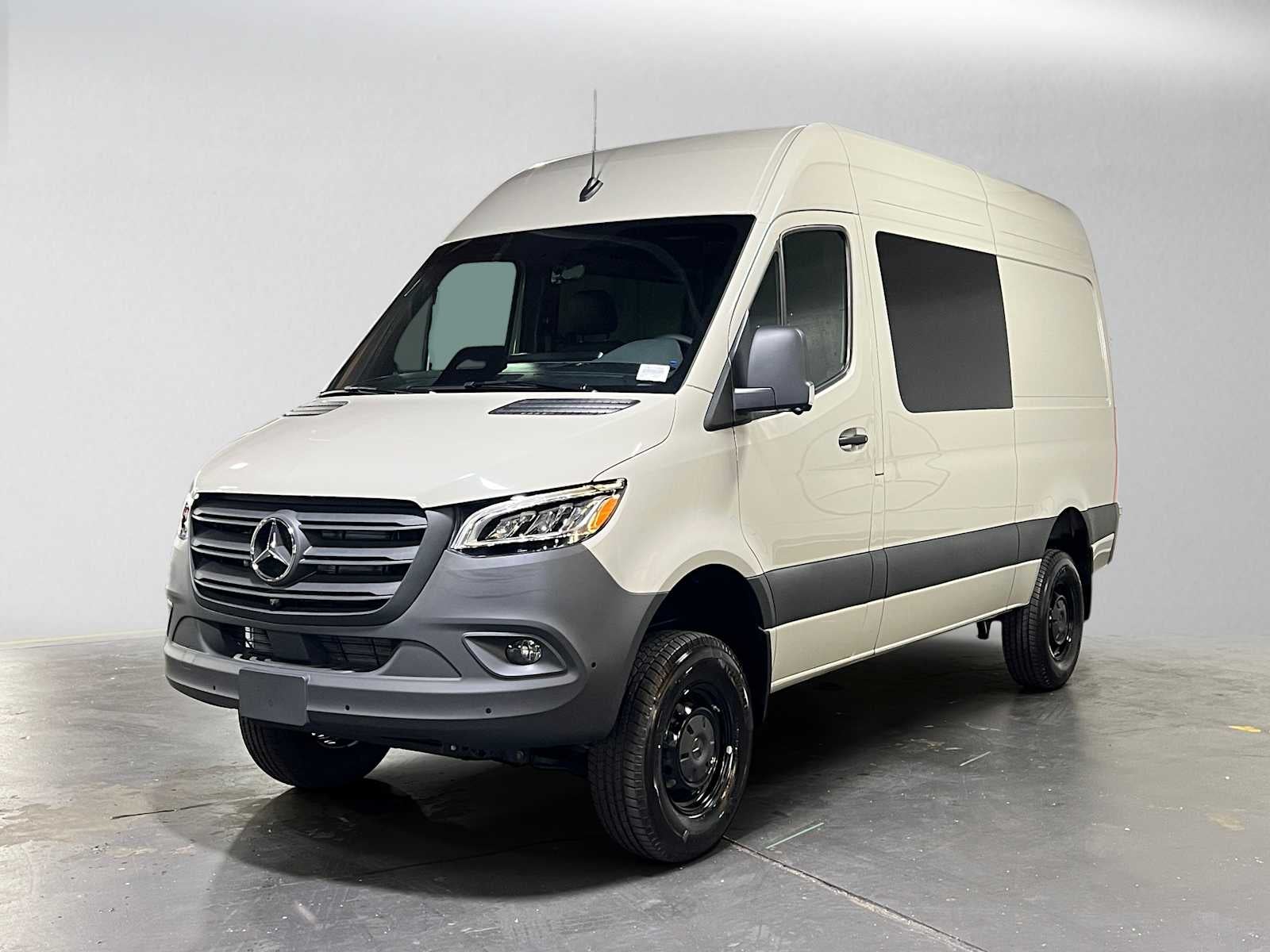 2026 Mercedes-Benz Sprinter Crew 2500 Standard Roof I4 Diesel HO 144 AWD