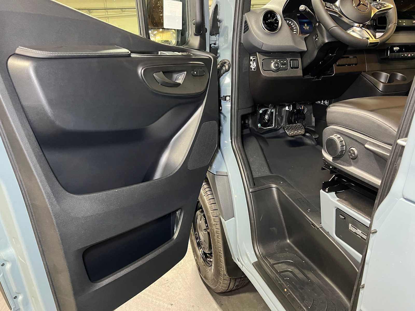 2026 Mercedes-Benz Sprinter Cargo 2500 Standard Roof I4 Diesel HO 144 AWD