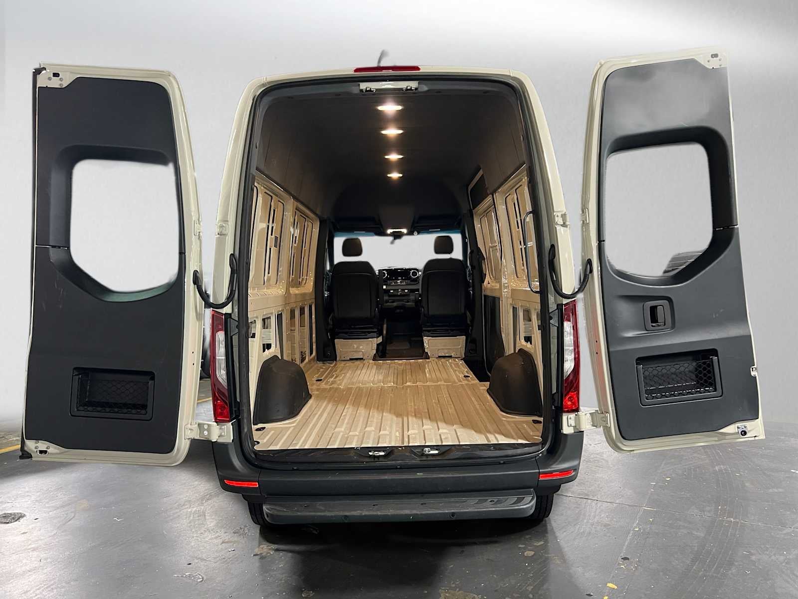2026 Mercedes-Benz Sprinter 2500 Standard Roof I4 Diesel HO 144 AWD
