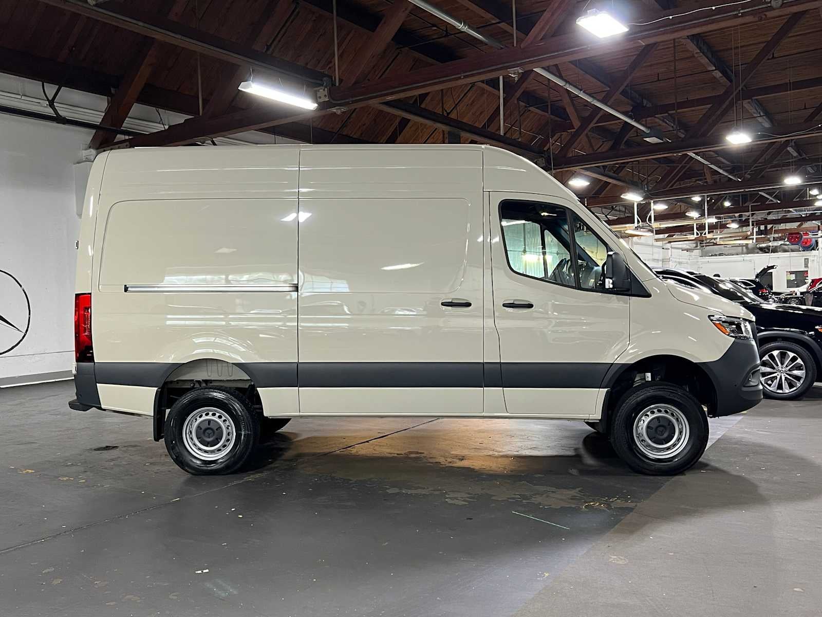2026 Mercedes-Benz Sprinter 2500 Standard Roof I4 Diesel HO 144 AWD