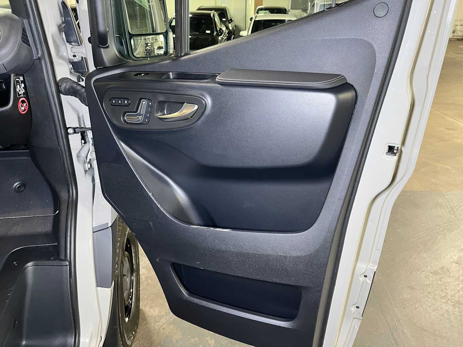 2026 Mercedes-Benz Sprinter 2500 Standard Roof I4 Diesel HO 144 AWD