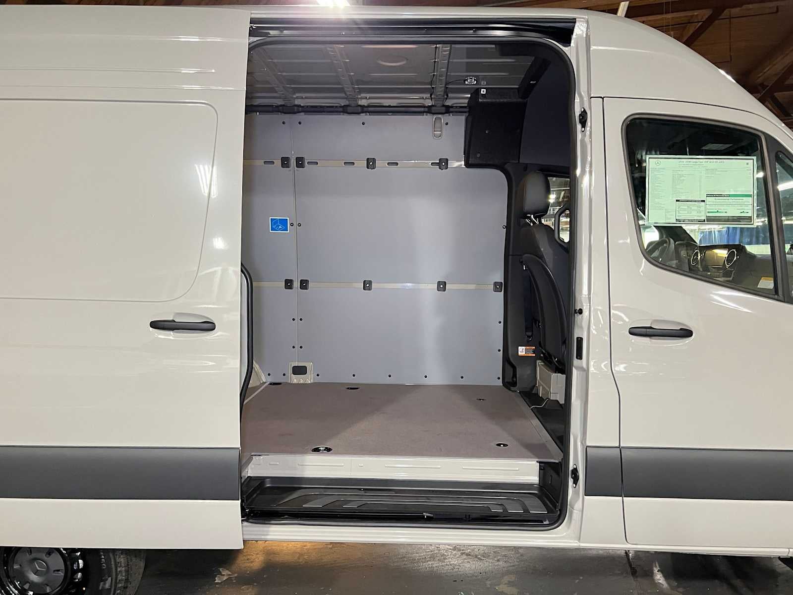 2026 Mercedes-Benz Sprinter 2500 Standard Roof I4 Diesel HO 144 AWD