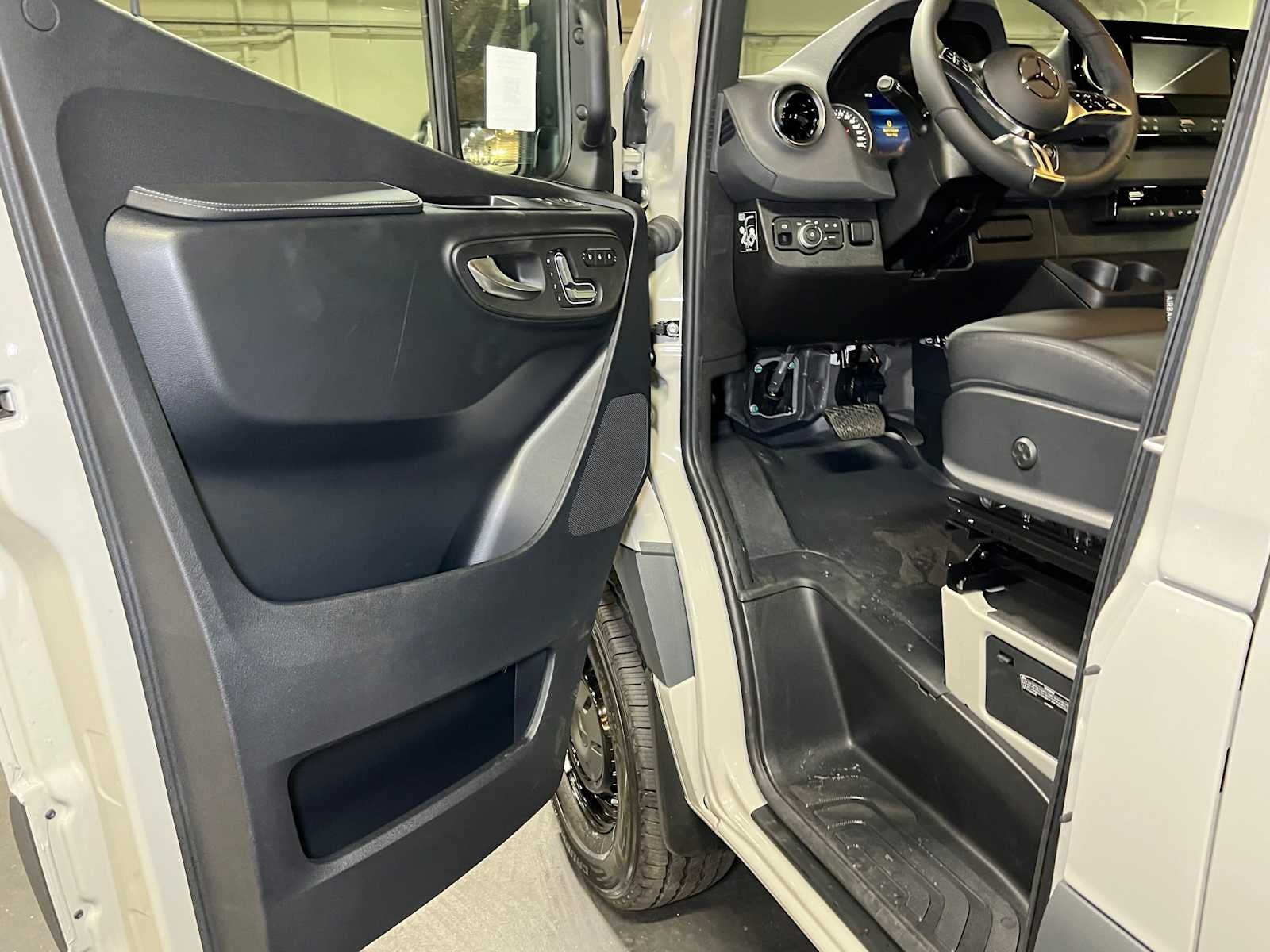 2026 Mercedes-Benz Sprinter 2500 Standard Roof I4 Diesel HO 144 AWD