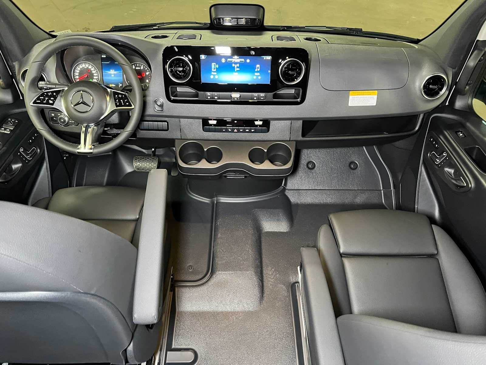 2026 Mercedes-Benz Sprinter 2500 Standard Roof I4 Diesel HO 144 AWD