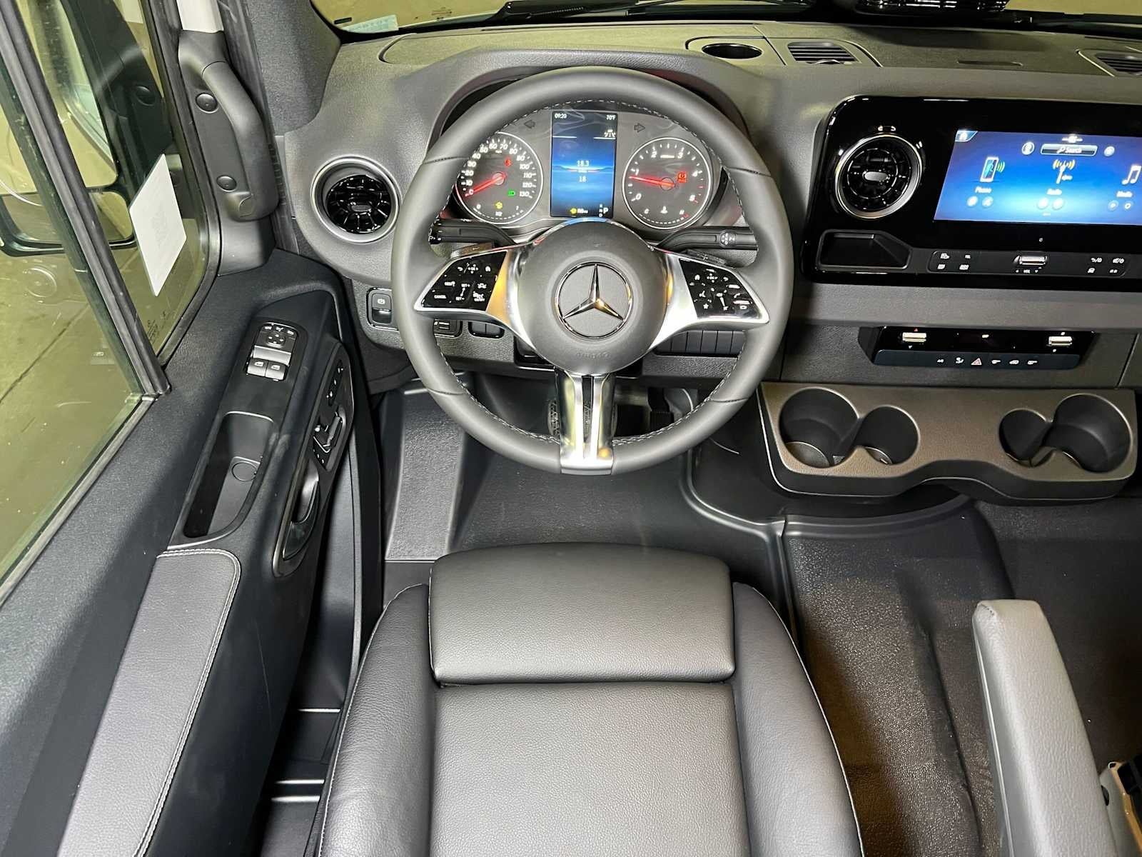 2026 Mercedes-Benz Sprinter 2500 Standard Roof I4 Diesel HO 144 AWD