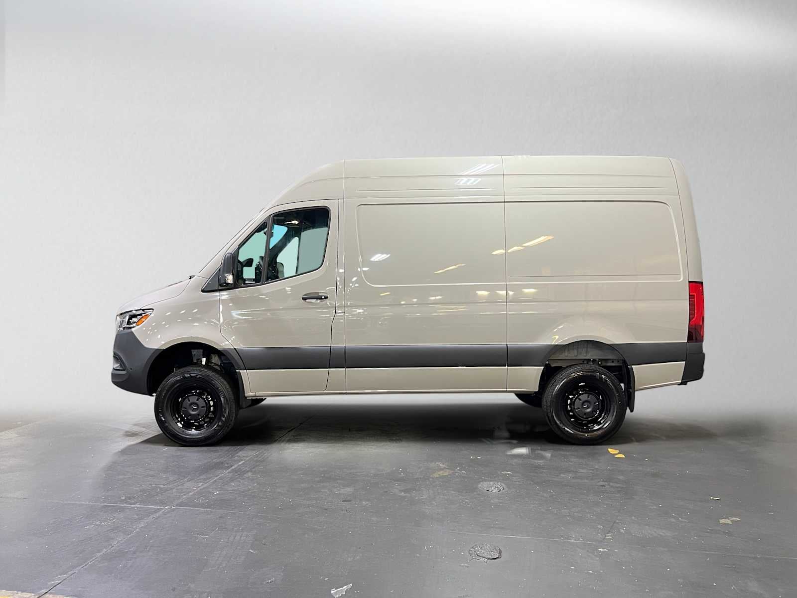 2026 Mercedes-Benz Sprinter 2500 Standard Roof I4 Diesel HO 144 AWD
