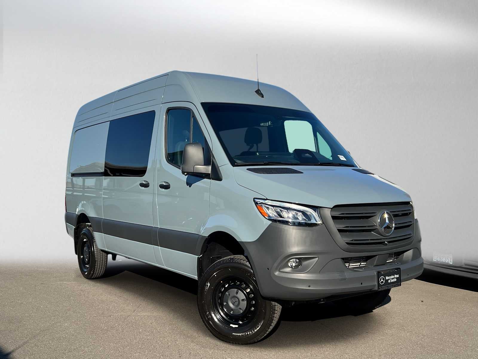 2026 Mercedes-Benz Sprinter Crew 2500 Standard Roof I4 Diesel HO 144 AWD