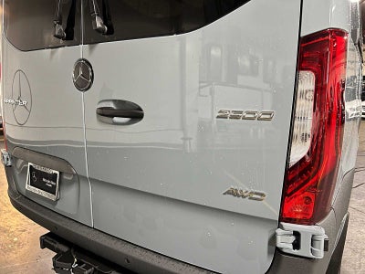 2026 Mercedes-Benz Sprinter Crew 2500 Standard Roof I4 Diesel HO 144 AWD