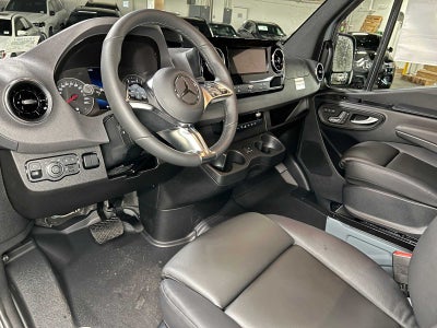 2026 Mercedes-Benz Sprinter Crew 2500 Standard Roof I4 Diesel HO 144 AWD