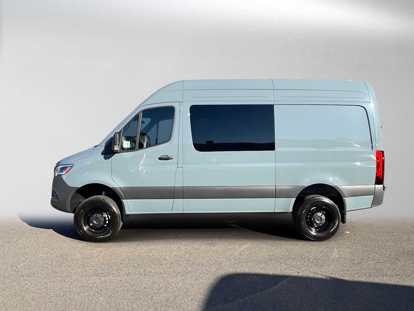 2026 Mercedes-Benz Sprinter Crew 2500 Standard Roof I4 Diesel HO 144 AWD