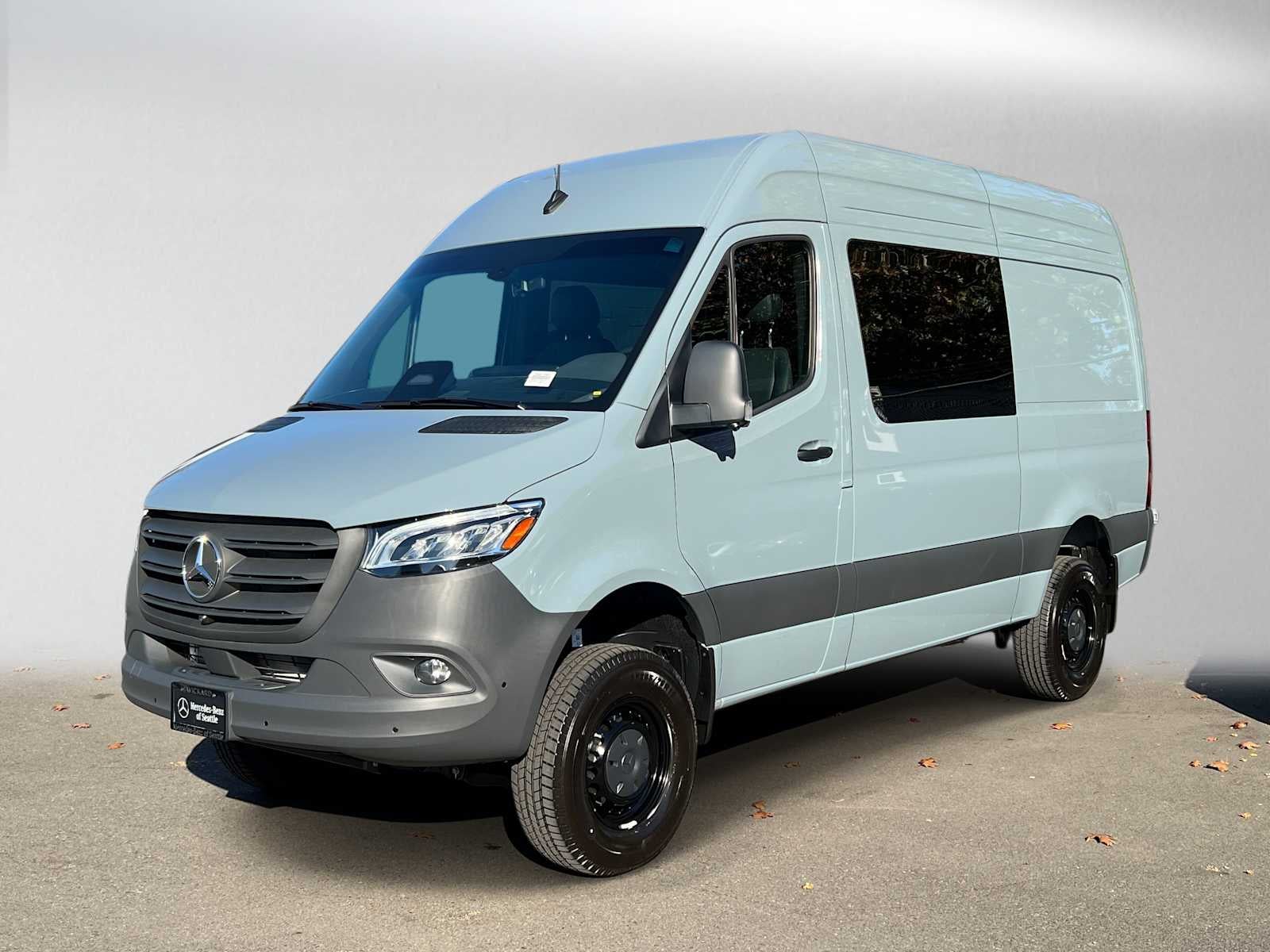 2026 Mercedes-Benz Sprinter Crew 2500 Standard Roof I4 Diesel HO 144 AWD