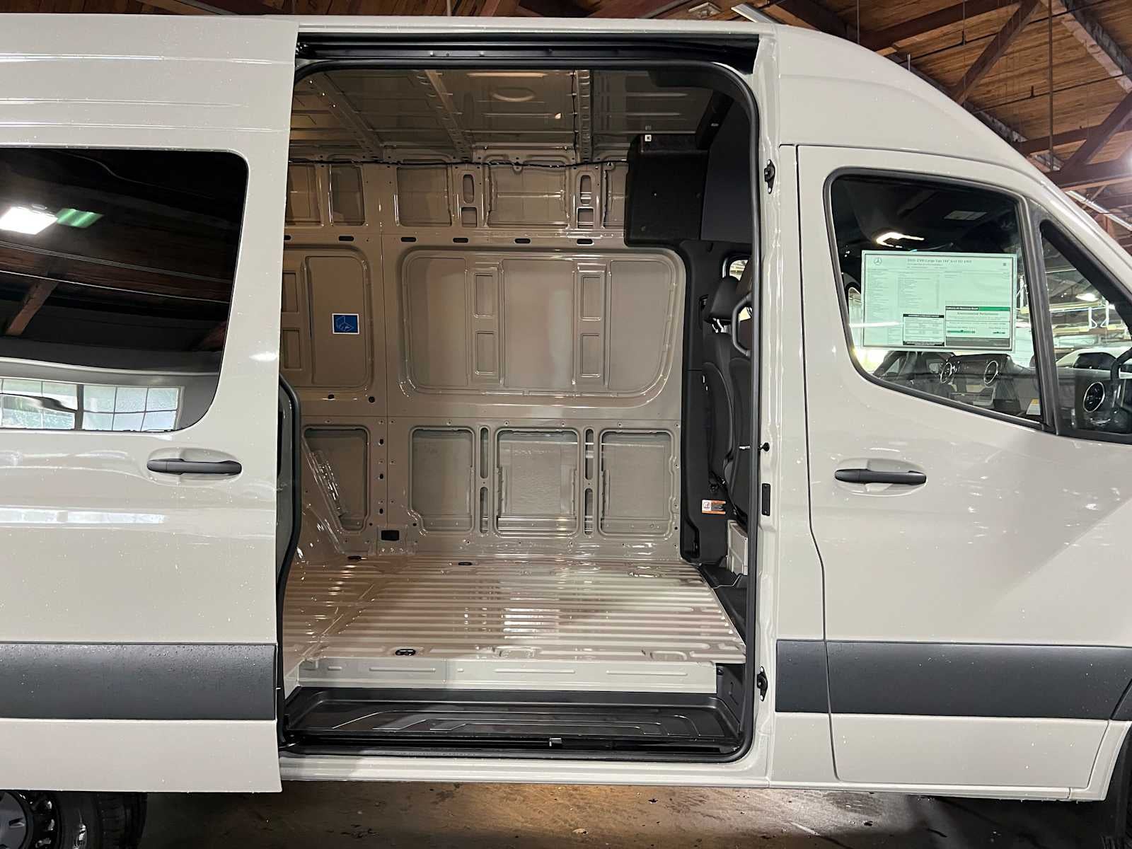 2026 Mercedes-Benz Sprinter 2500 Standard Roof I4 Diesel HO 144 AWD