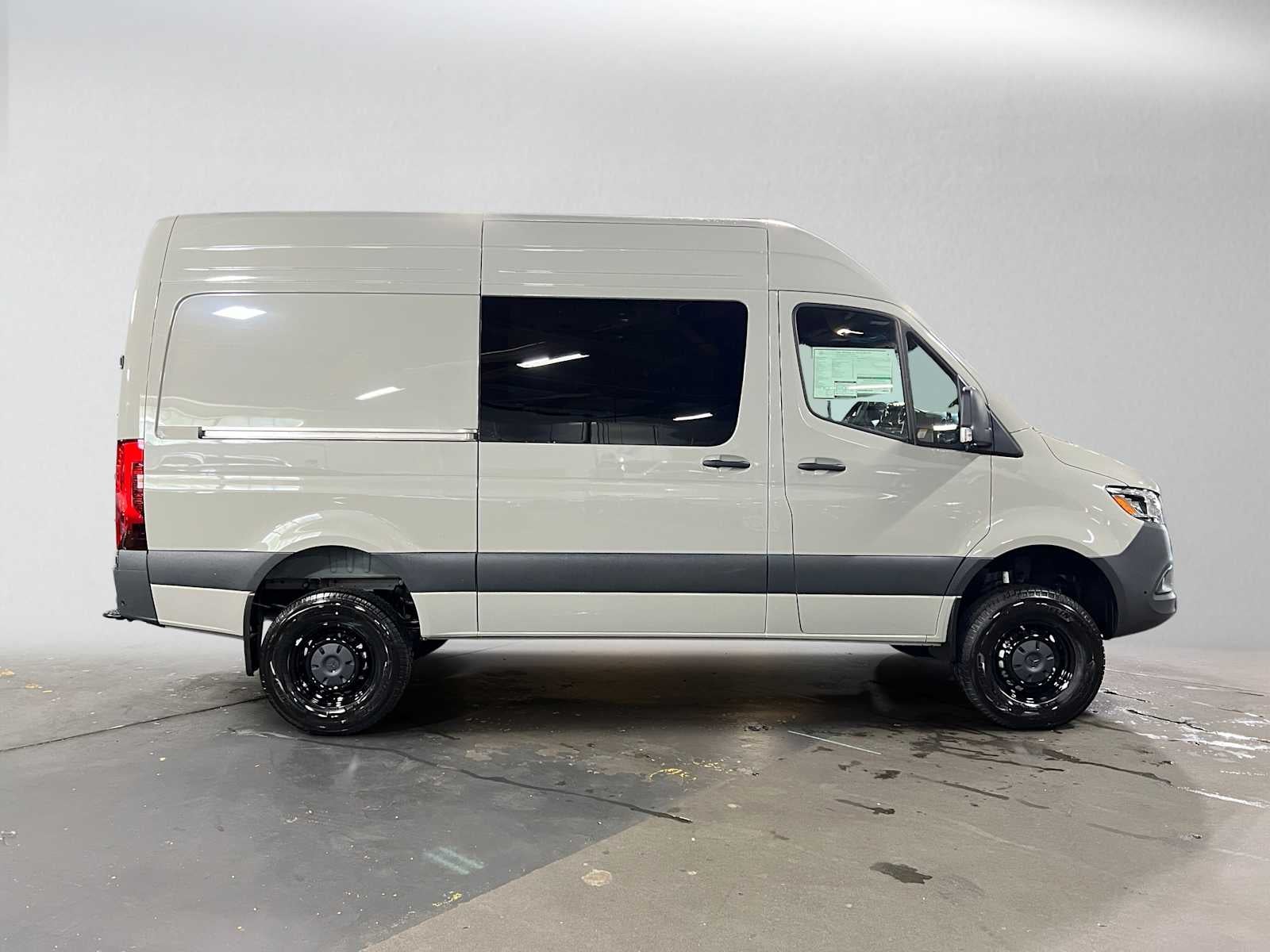 2026 Mercedes-Benz Sprinter 2500 Standard Roof I4 Diesel HO 144 AWD