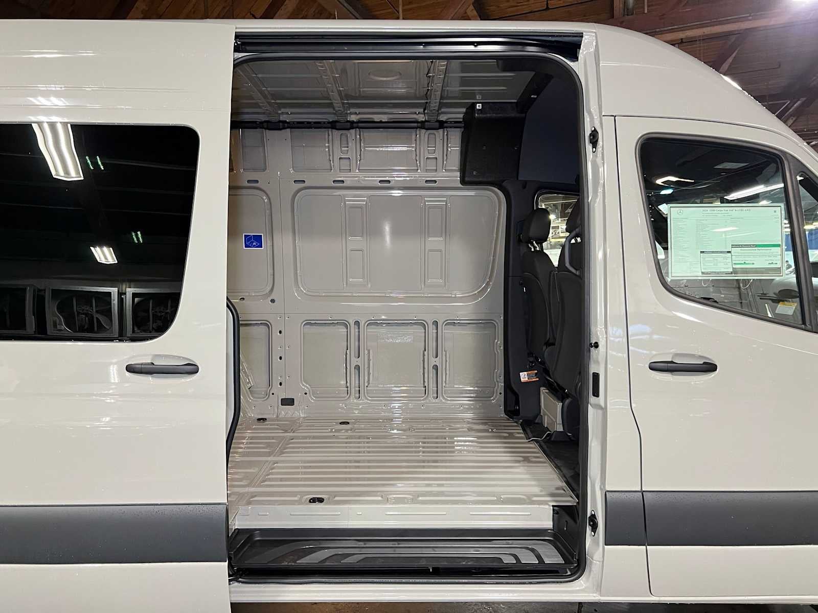 2026 Mercedes-Benz Sprinter 2500 Standard Roof I4 Diesel HO 144 AWD