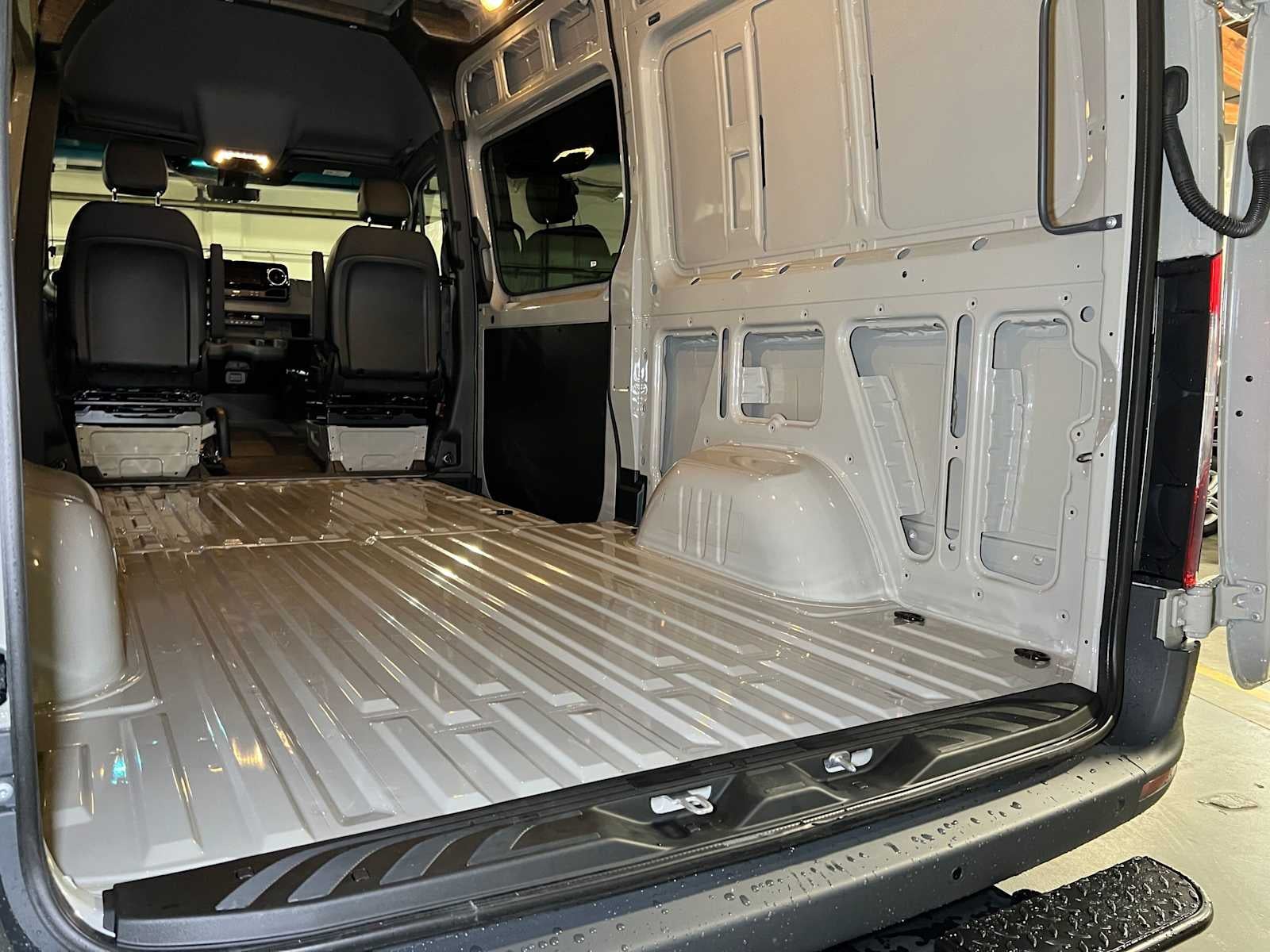 2026 Mercedes-Benz Sprinter 2500 Standard Roof I4 Diesel HO 144 AWD