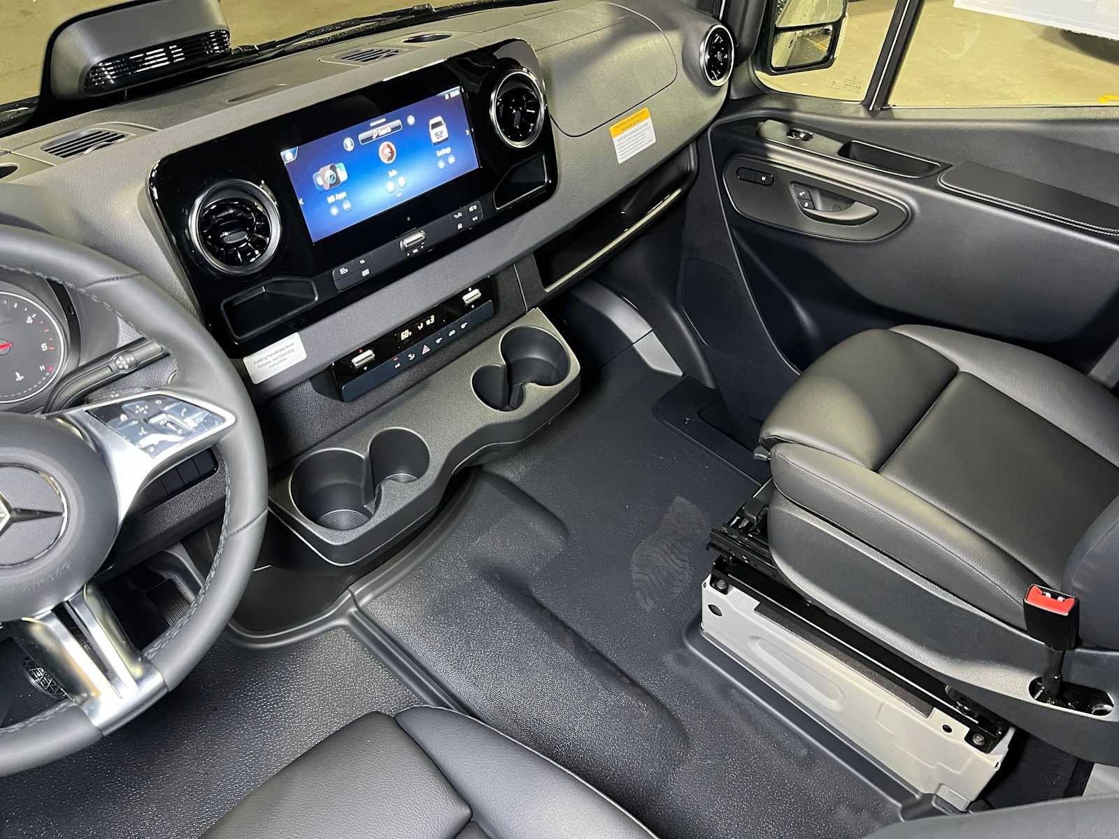2026 Mercedes-Benz Sprinter 2500 Standard Roof I4 Diesel HO 144 AWD