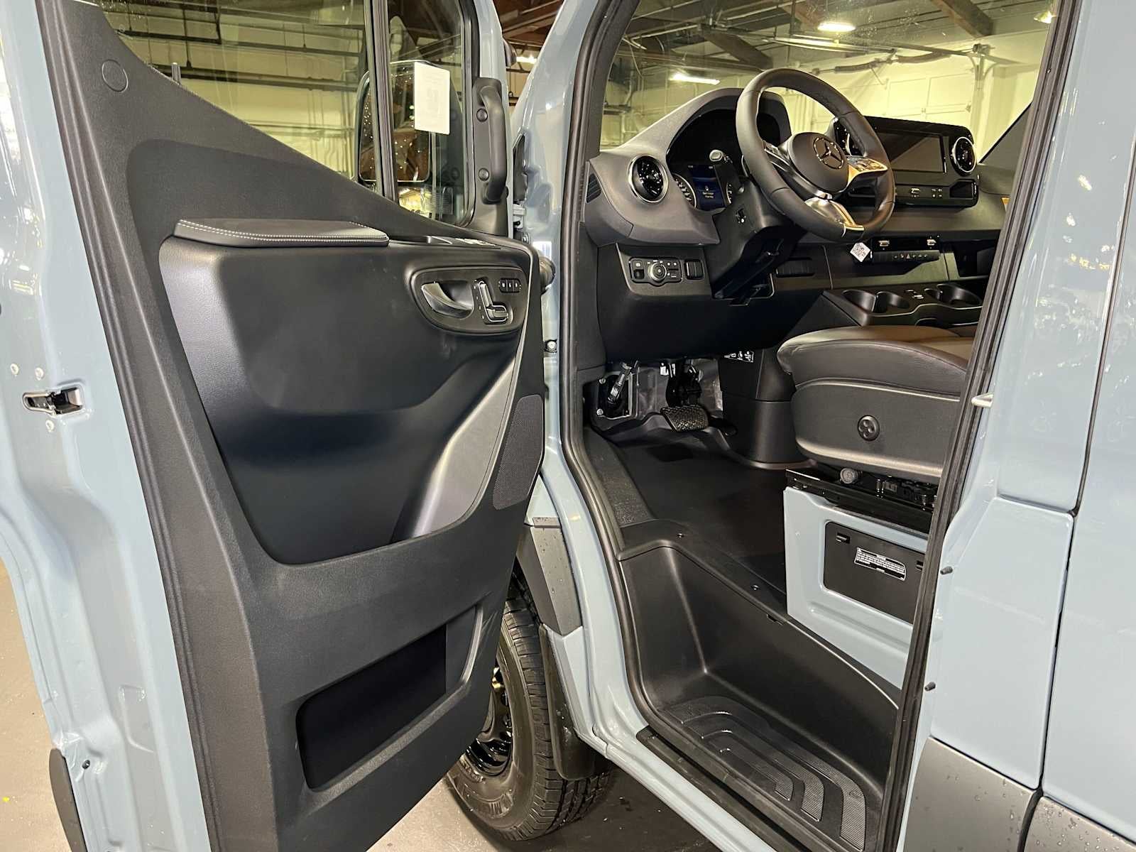 2026 Mercedes-Benz Sprinter 2500 Standard Roof I4 Diesel HO 144 AWD