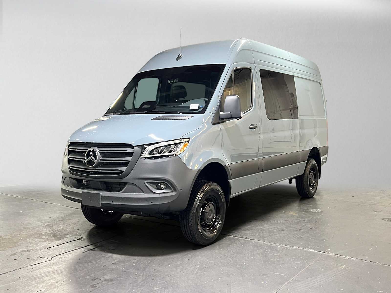 2026 Mercedes-Benz Sprinter 2500 Standard Roof I4 Diesel HO 144 AWD