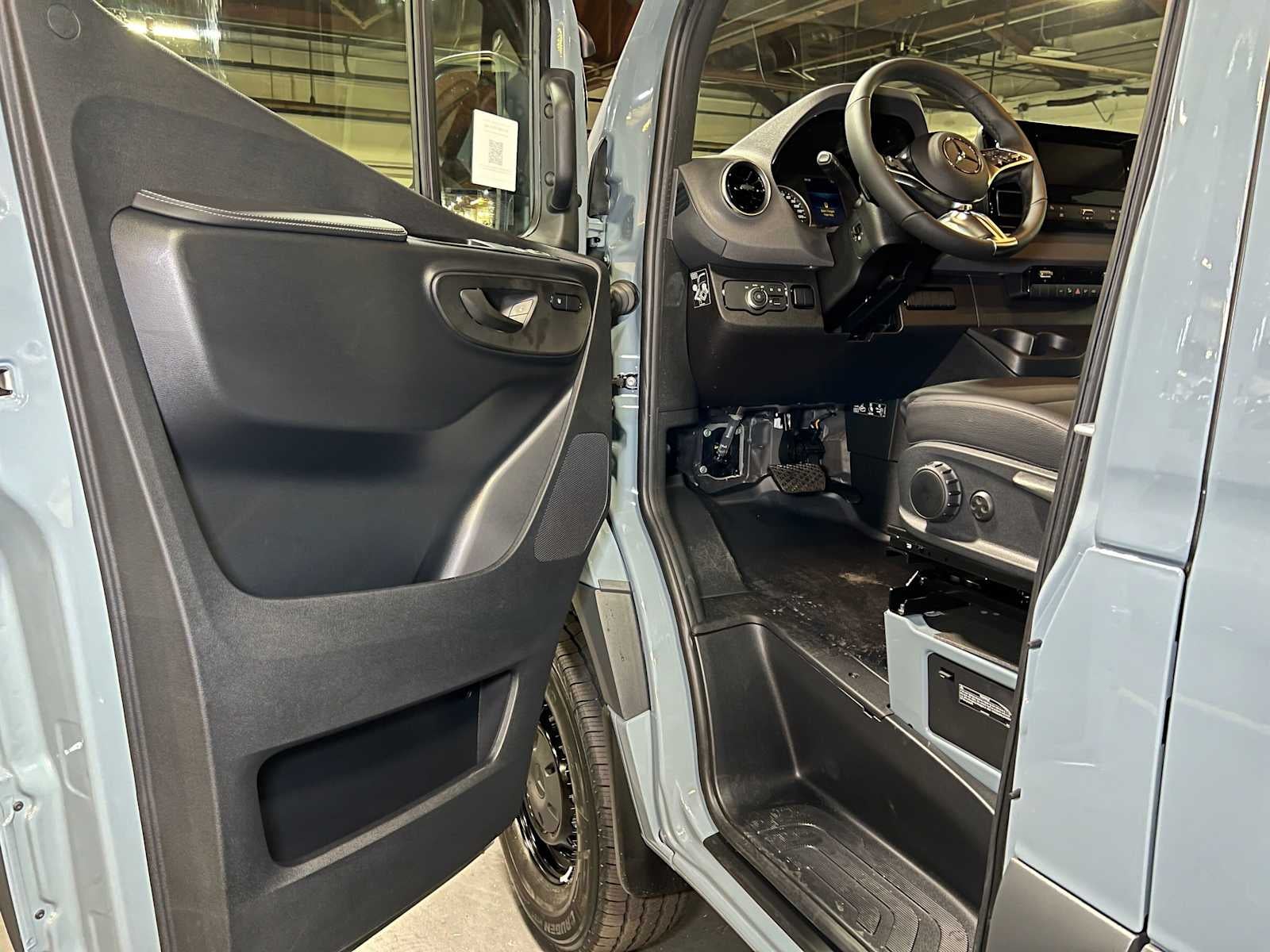 2026 Mercedes-Benz Sprinter Cargo 2500 Standard Roof I4 Diesel HO 144 AWD