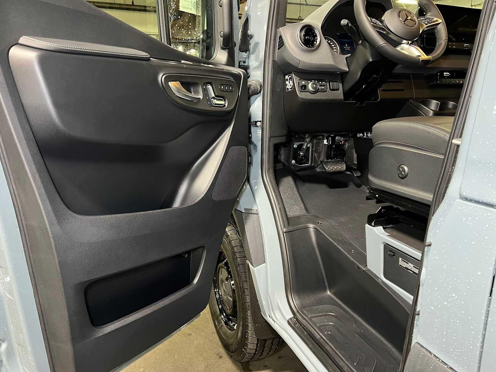 2026 Mercedes-Benz Sprinter Cargo 2500 Standard Roof I4 Diesel HO 144 AWD