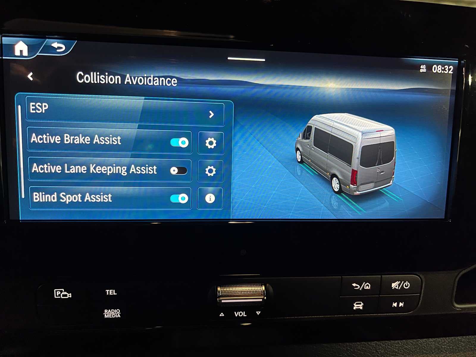 2026 Mercedes-Benz Sprinter 2500 Standard Roof I4 Diesel HO 144 AWD