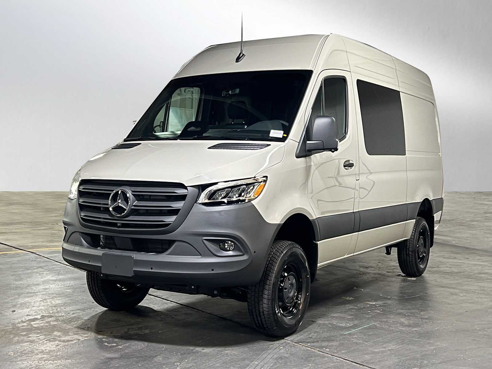 2026 Mercedes-Benz Sprinter 2500 Standard Roof I4 Diesel HO 144 AWD