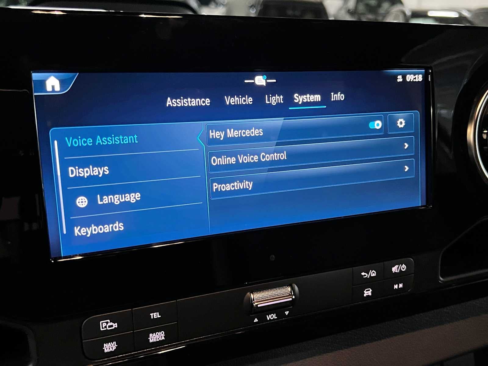 2026 Mercedes-Benz Sprinter Crew 2500 Standard Roof I4 Diesel HO 144 AWD