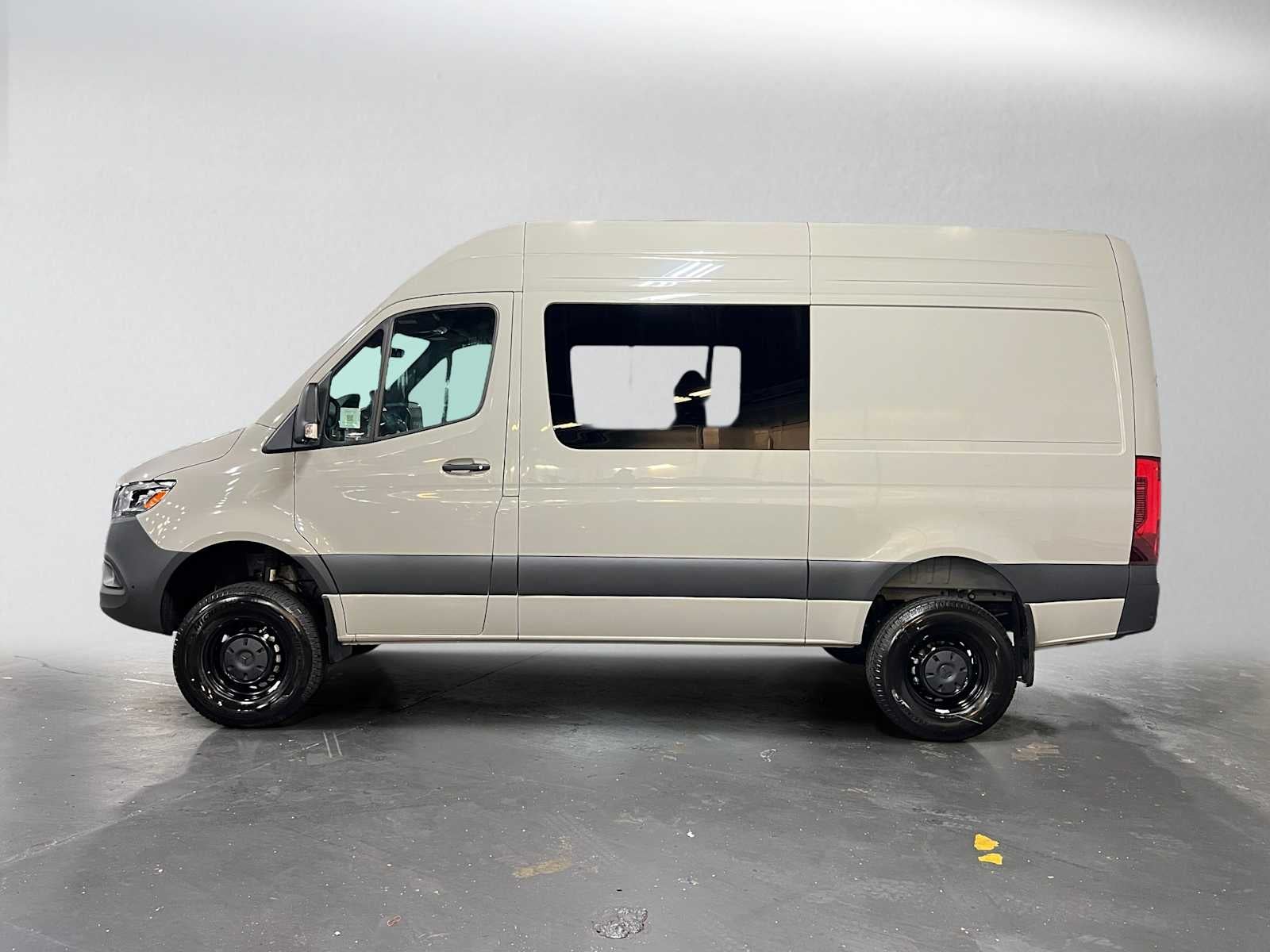 2026 Mercedes-Benz Sprinter Crew 2500 Standard Roof I4 Diesel HO 144 AWD