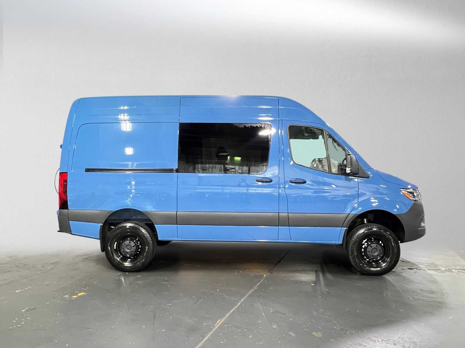 2026 Mercedes-Benz Sprinter Crew 2500 Standard Roof I4 Diesel HO 144 AWD