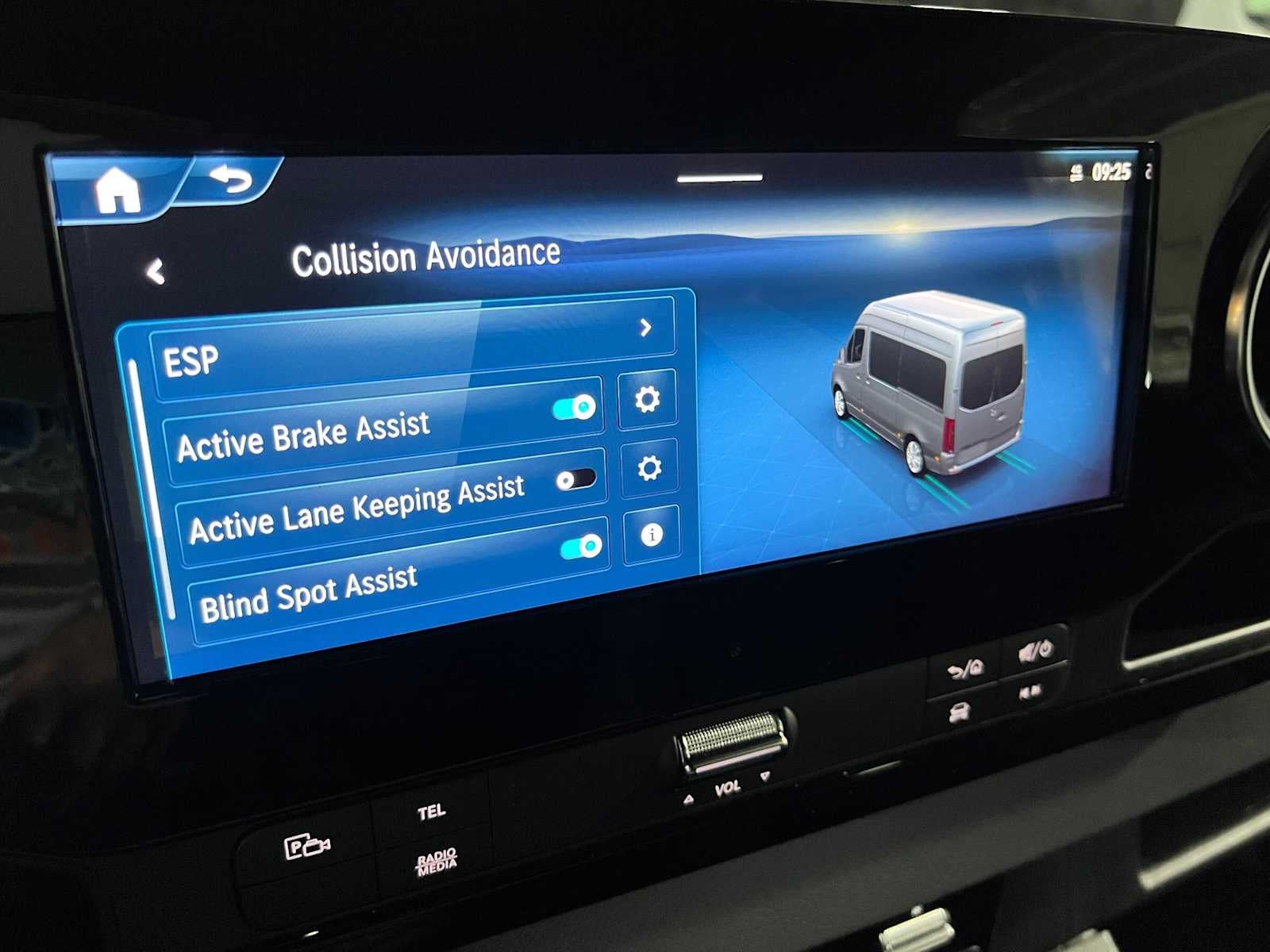 2026 Mercedes-Benz Sprinter Crew 2500 Standard Roof I4 Diesel HO 144 AWD