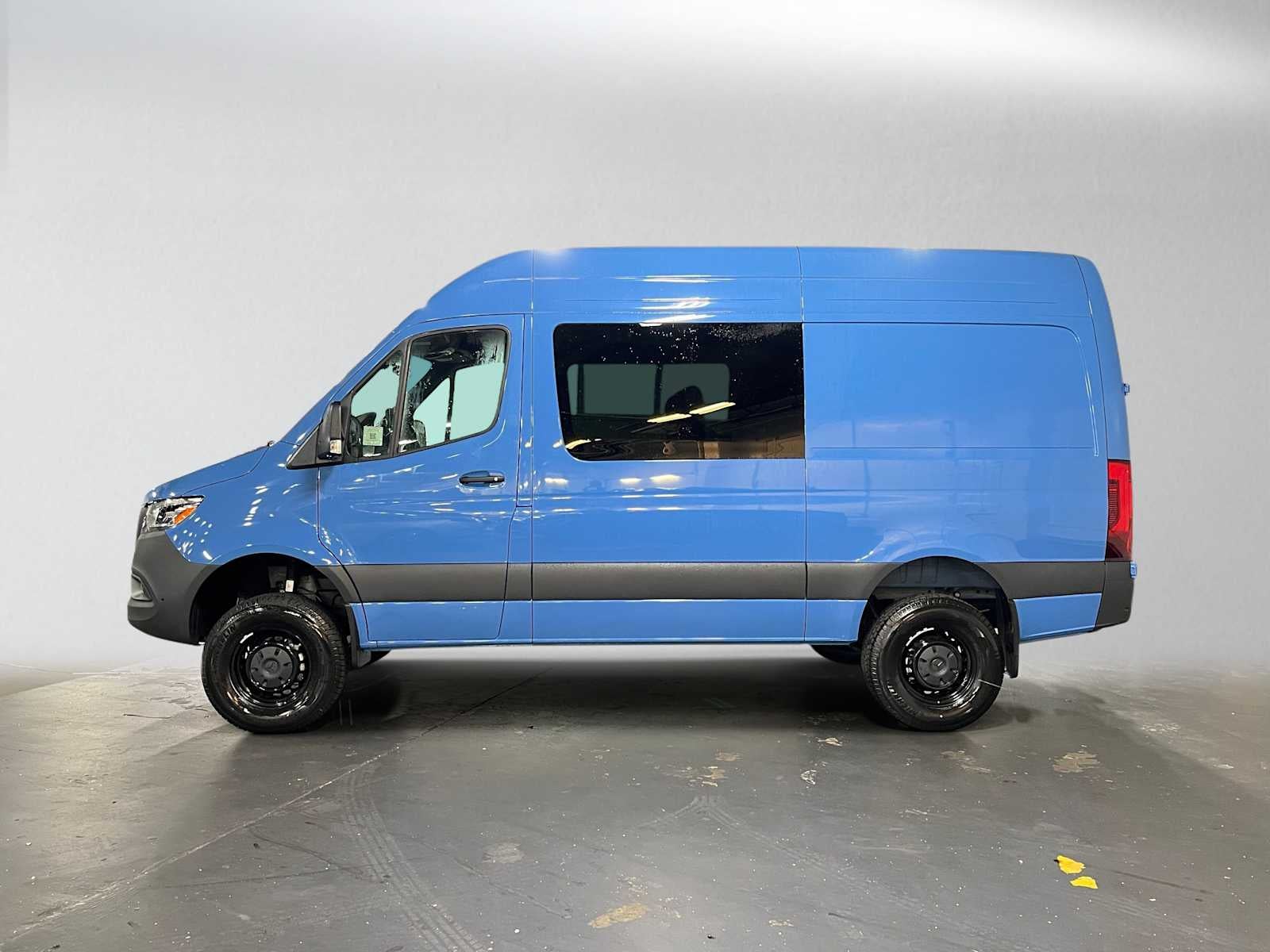 2026 Mercedes-Benz Sprinter Crew 2500 Standard Roof I4 Diesel HO 144 AWD