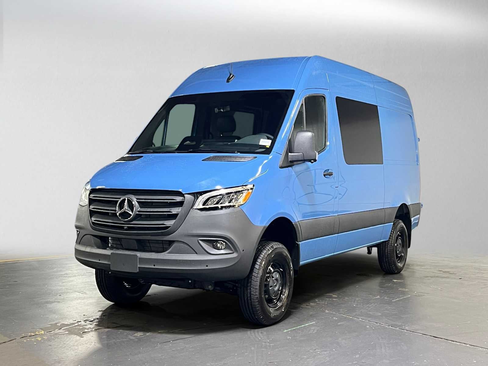 2026 Mercedes-Benz Sprinter Crew 2500 Standard Roof I4 Diesel HO 144 AWD