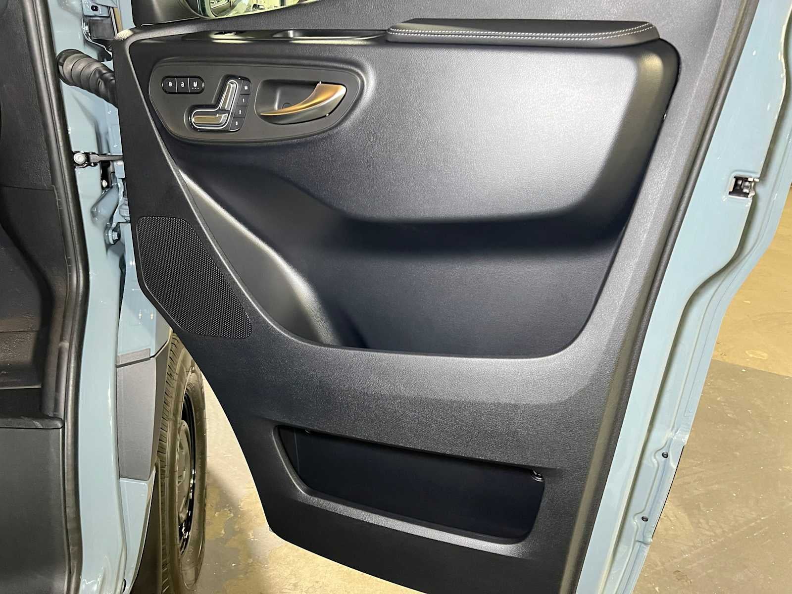 2026 Mercedes-Benz Sprinter Crew 2500 Standard Roof I4 Diesel HO 144 AWD