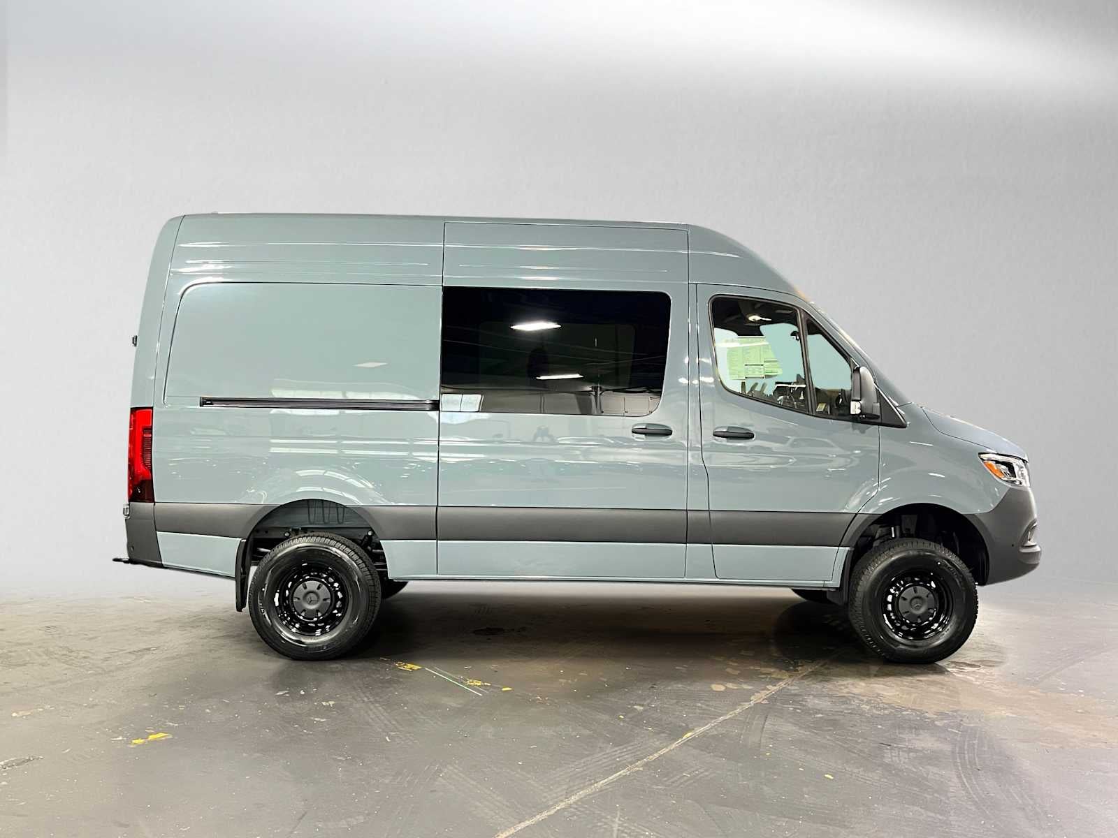 2026 Mercedes-Benz Sprinter Crew 2500 Standard Roof I4 Diesel HO 144 AWD