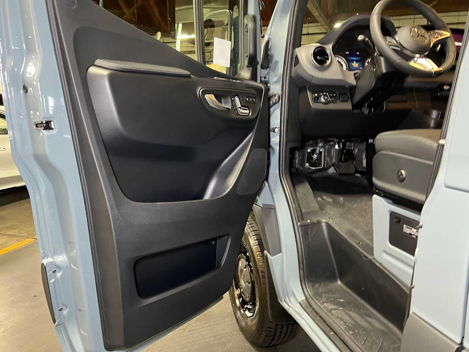2026 Mercedes-Benz Sprinter Crew 2500 Standard Roof I4 Diesel HO 144 AWD