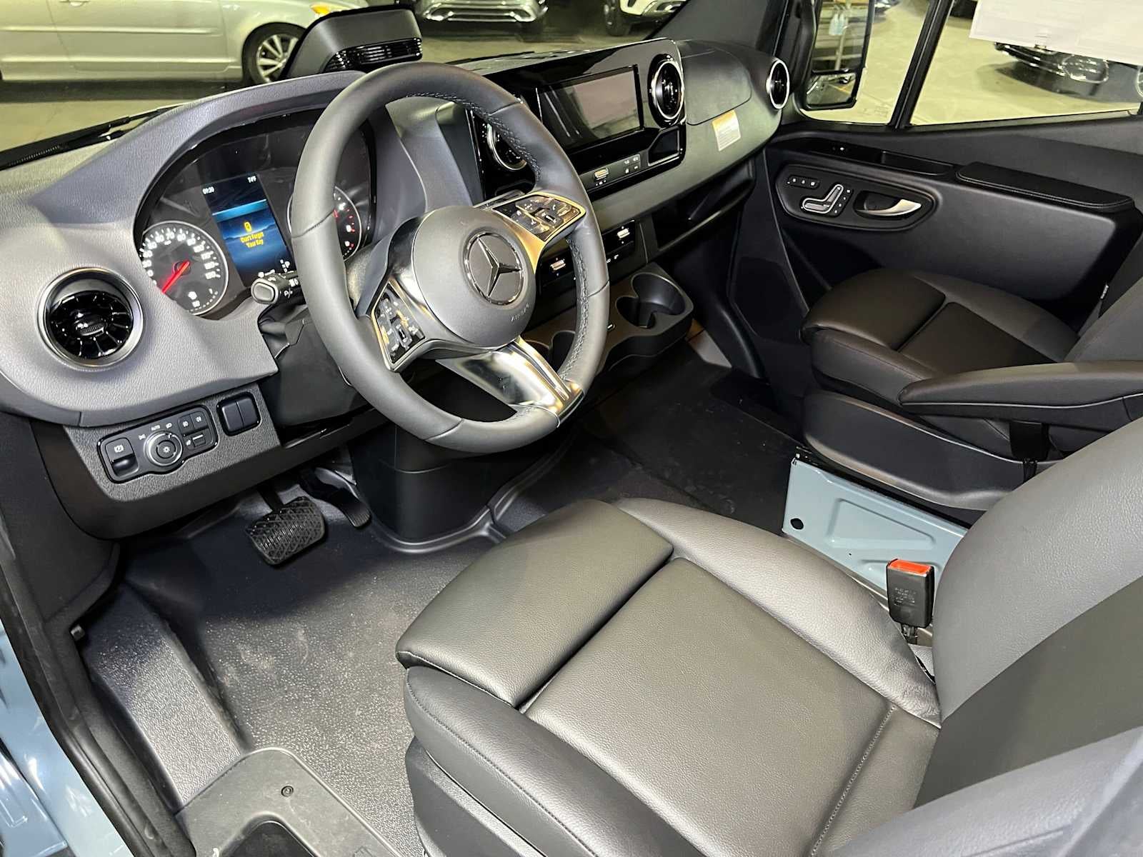 2026 Mercedes-Benz Sprinter Crew 2500 Standard Roof I4 Diesel HO 144 AWD
