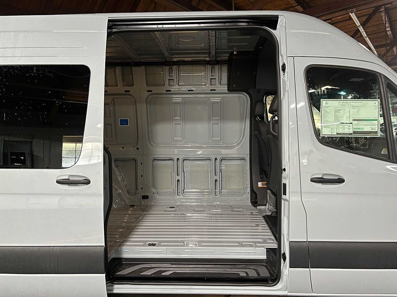 2026 Mercedes-Benz Sprinter 2500 Standard Roof I4 Diesel HO 144 AWD