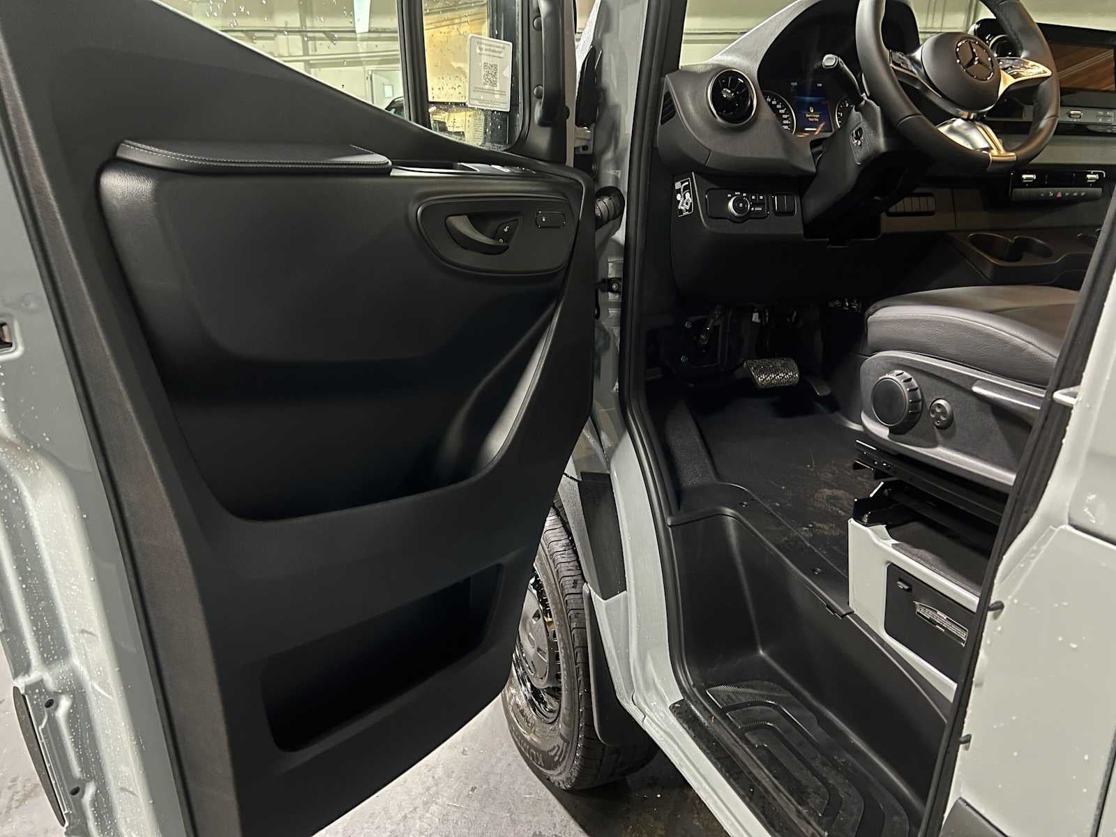 2026 Mercedes-Benz Sprinter 2500 Standard Roof I4 Diesel HO 144 AWD