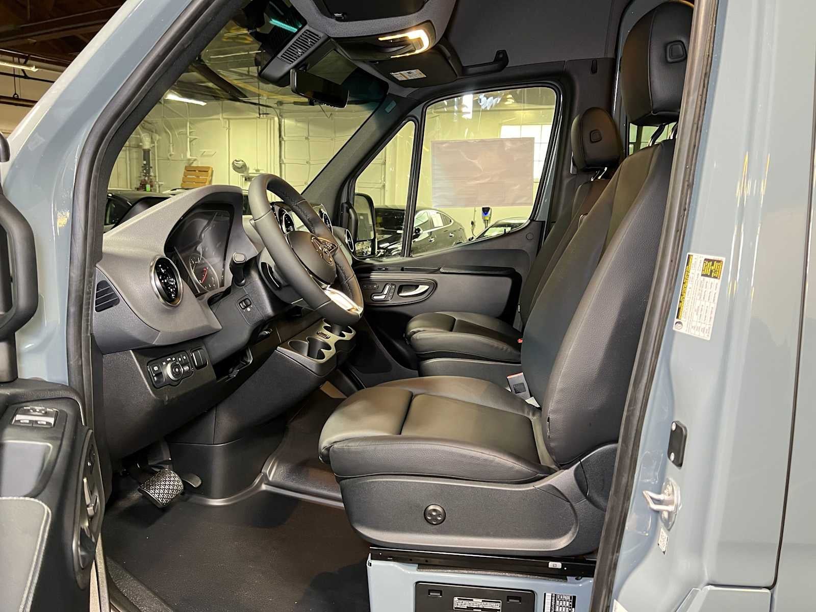 2026 Mercedes-Benz Sprinter Crew 2500 Standard Roof I4 Diesel HO 144 AWD