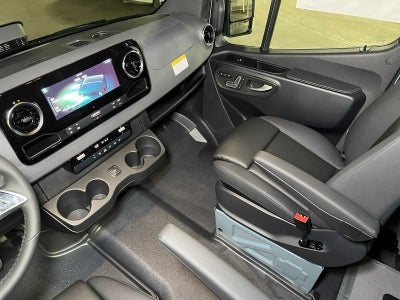 2026 Mercedes-Benz Sprinter Crew 2500 Standard Roof I4 Diesel HO 144 AWD