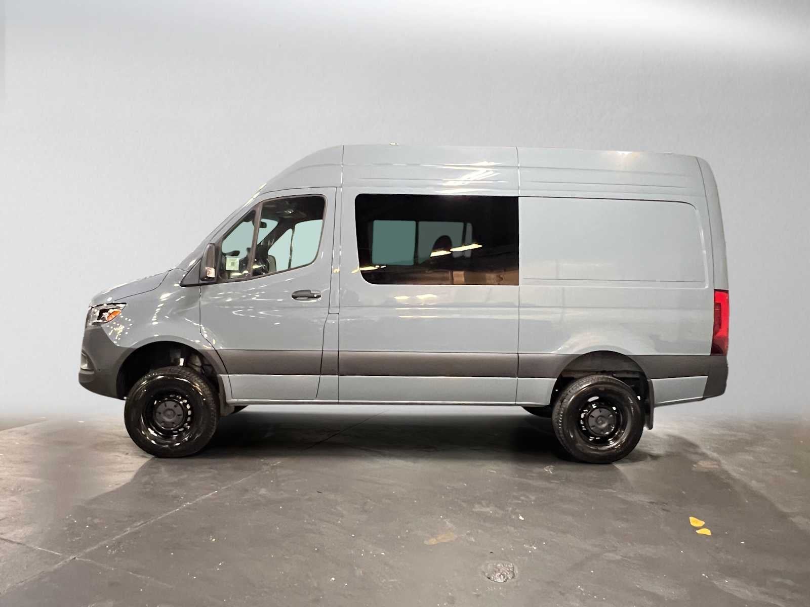2026 Mercedes-Benz Sprinter Crew 2500 Standard Roof I4 Diesel HO 144 AWD