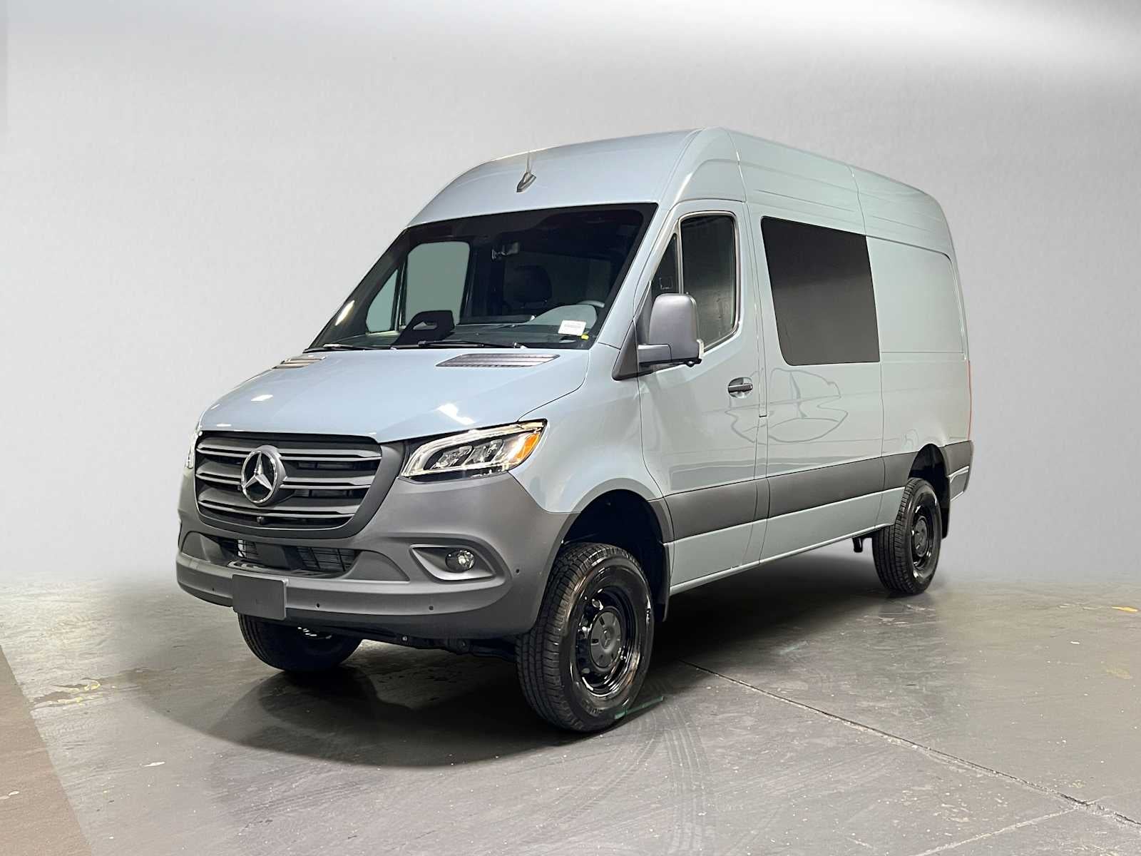 2026 Mercedes-Benz Sprinter Crew 2500 Standard Roof I4 Diesel HO 144 AWD