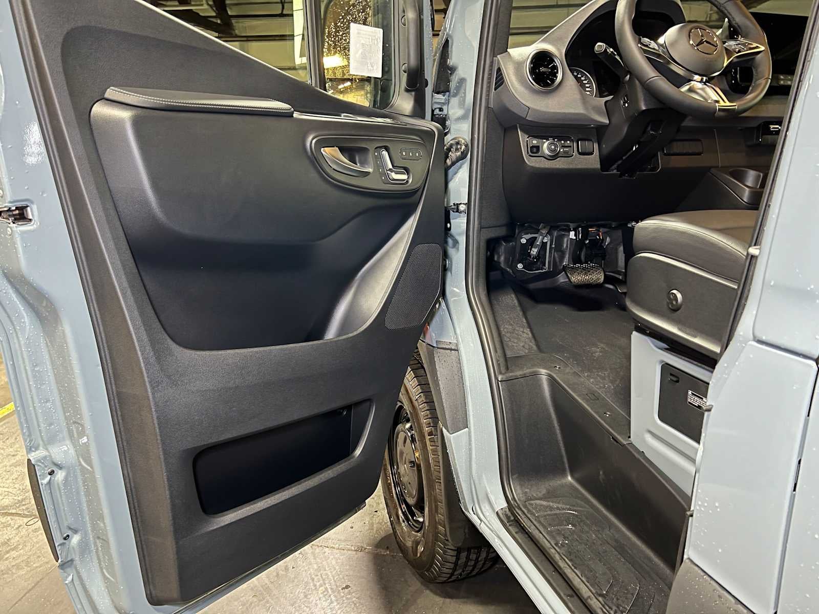 2026 Mercedes-Benz Sprinter Crew 2500 Standard Roof I4 Diesel HO 144 AWD