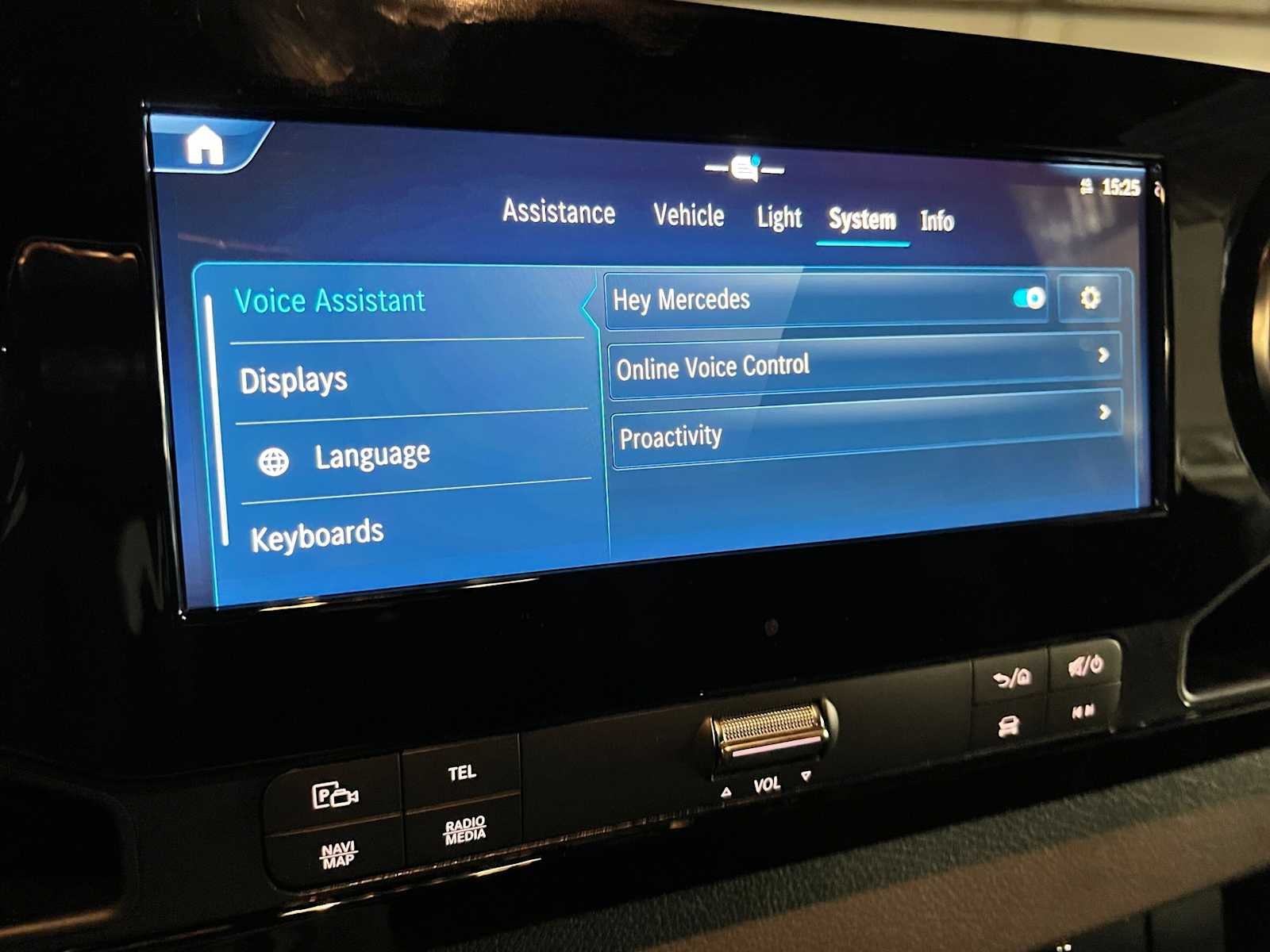 2026 Mercedes-Benz Sprinter Crew 2500 Standard Roof I4 Diesel HO 144 AWD