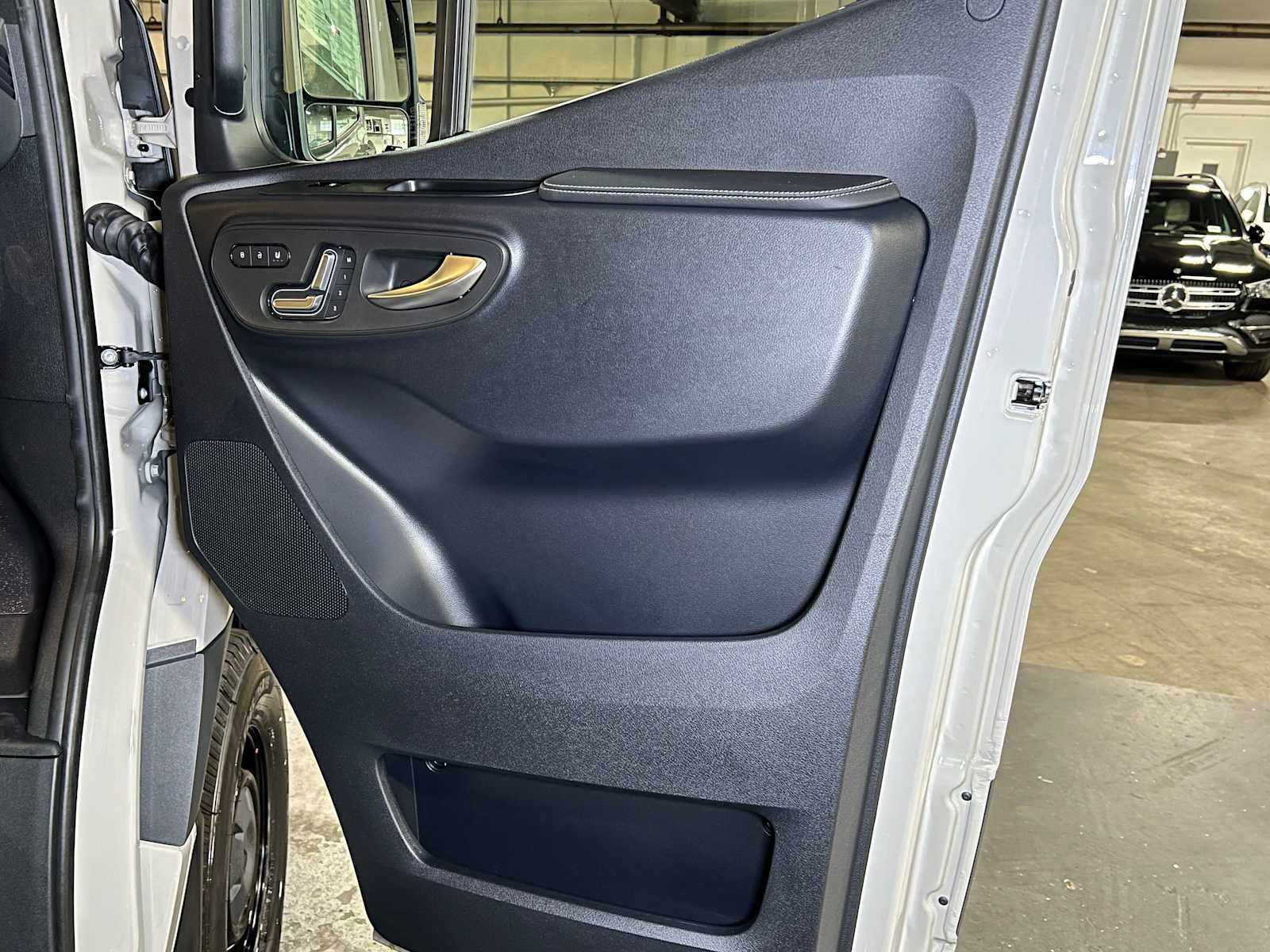 2026 Mercedes-Benz Sprinter Crew 2500 Standard Roof I4 Diesel HO 144 AWD