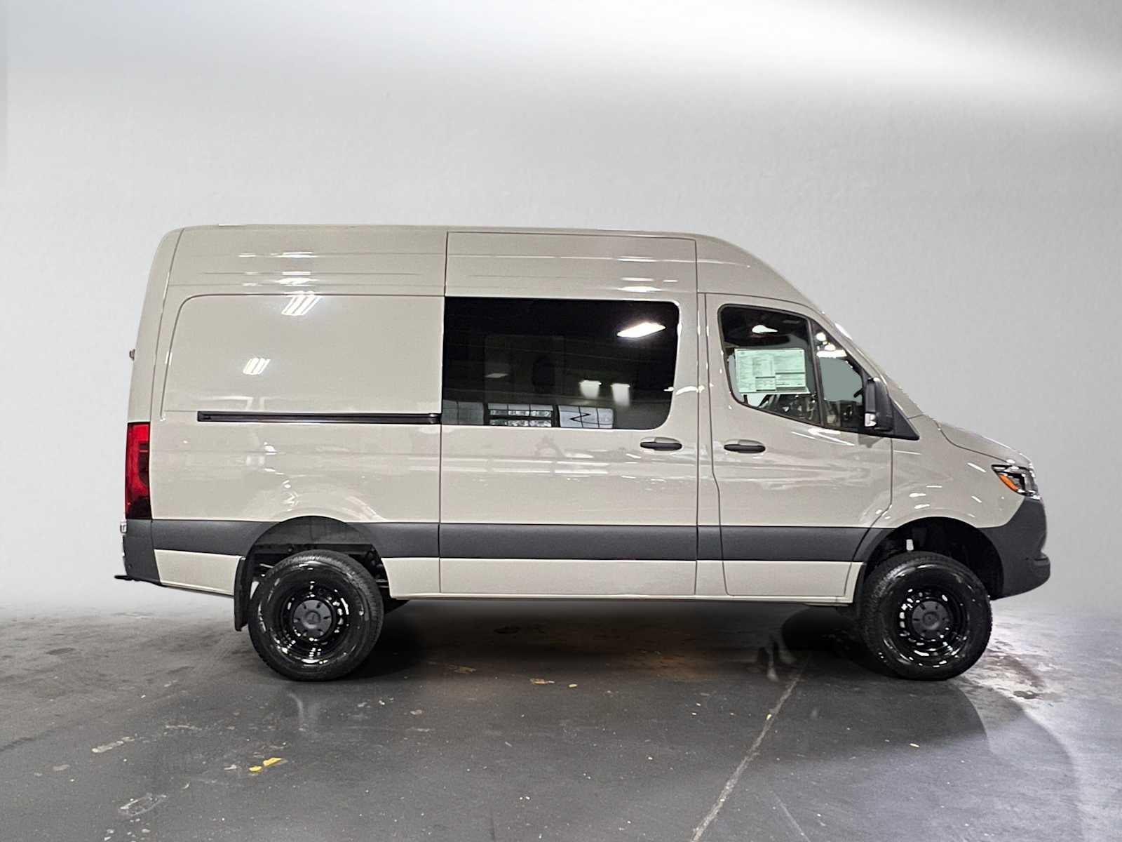 2026 Mercedes-Benz Sprinter Crew 2500 Standard Roof I4 Diesel HO 144 AWD