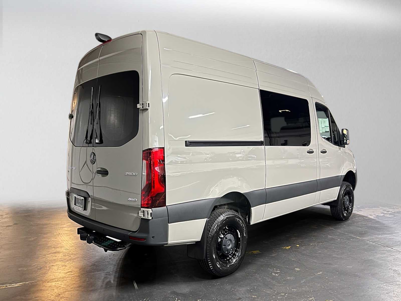 2026 Mercedes-Benz Sprinter Crew 2500 Standard Roof I4 Diesel HO 144 AWD